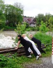 Ela, Jola i Ja... powódź czy nie? Raczej wezbrany potok przed naszym pensjonatem... czerwiec 2010 r.